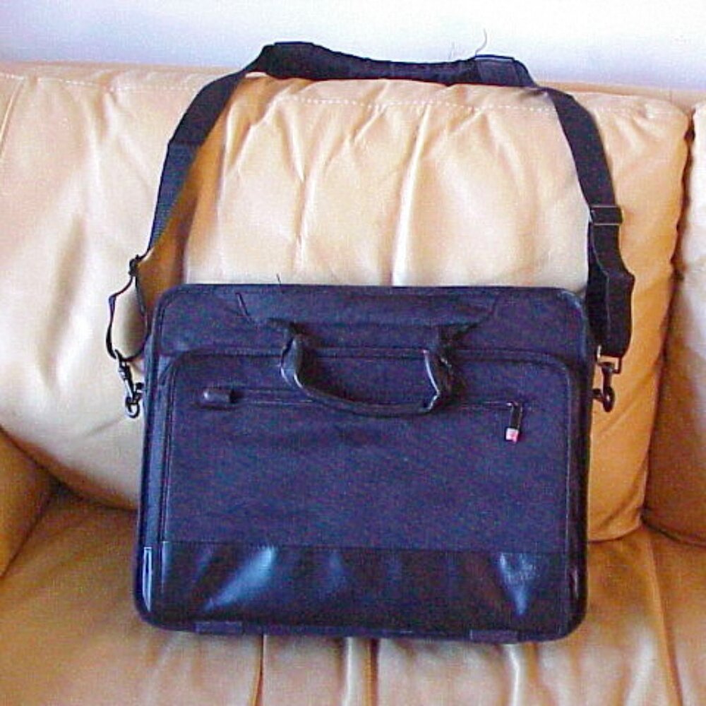 Thinkpad Lenovo 15.6 top load Computer Bag/Padded Laptop Case Briefcase Attache